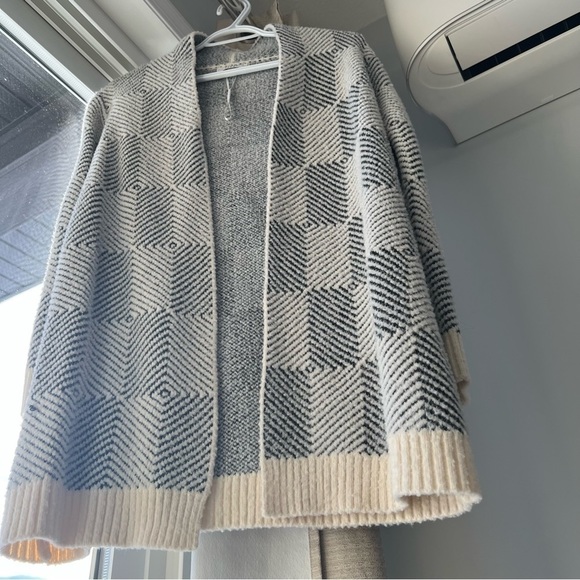 NWOT Sioni women patterned soft thick sweater Cardigan, Small, Black and white - Picture 2 of 12